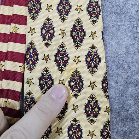 Tommy Hilfiger Necktie Yellow Geometric Crest‎ & Star Print 100% Silk 4x58 FLAWS - Picture 8 of 13